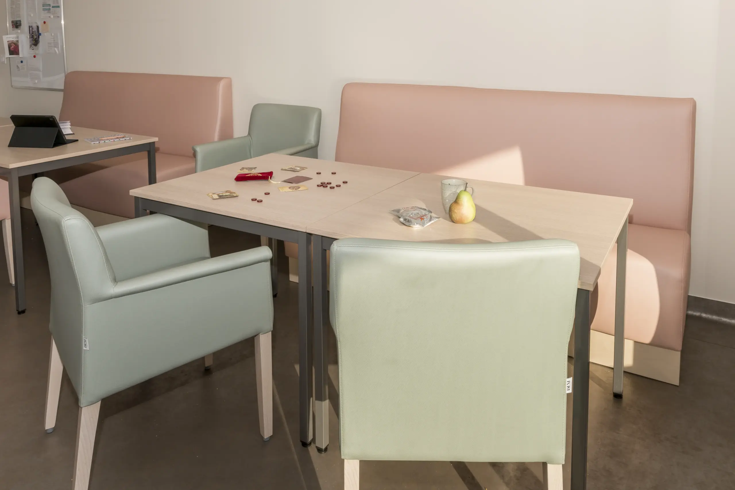 dlm-creations-cadi-80x80-table-carr-e-pied-m-tal image 2