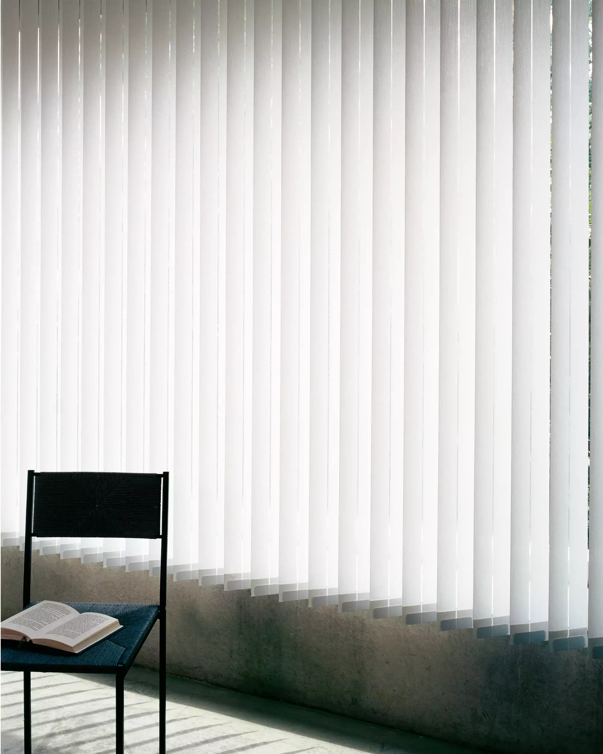 acousticpearls-suez-iii-store-vertical-tissu-bandes-salon image 1