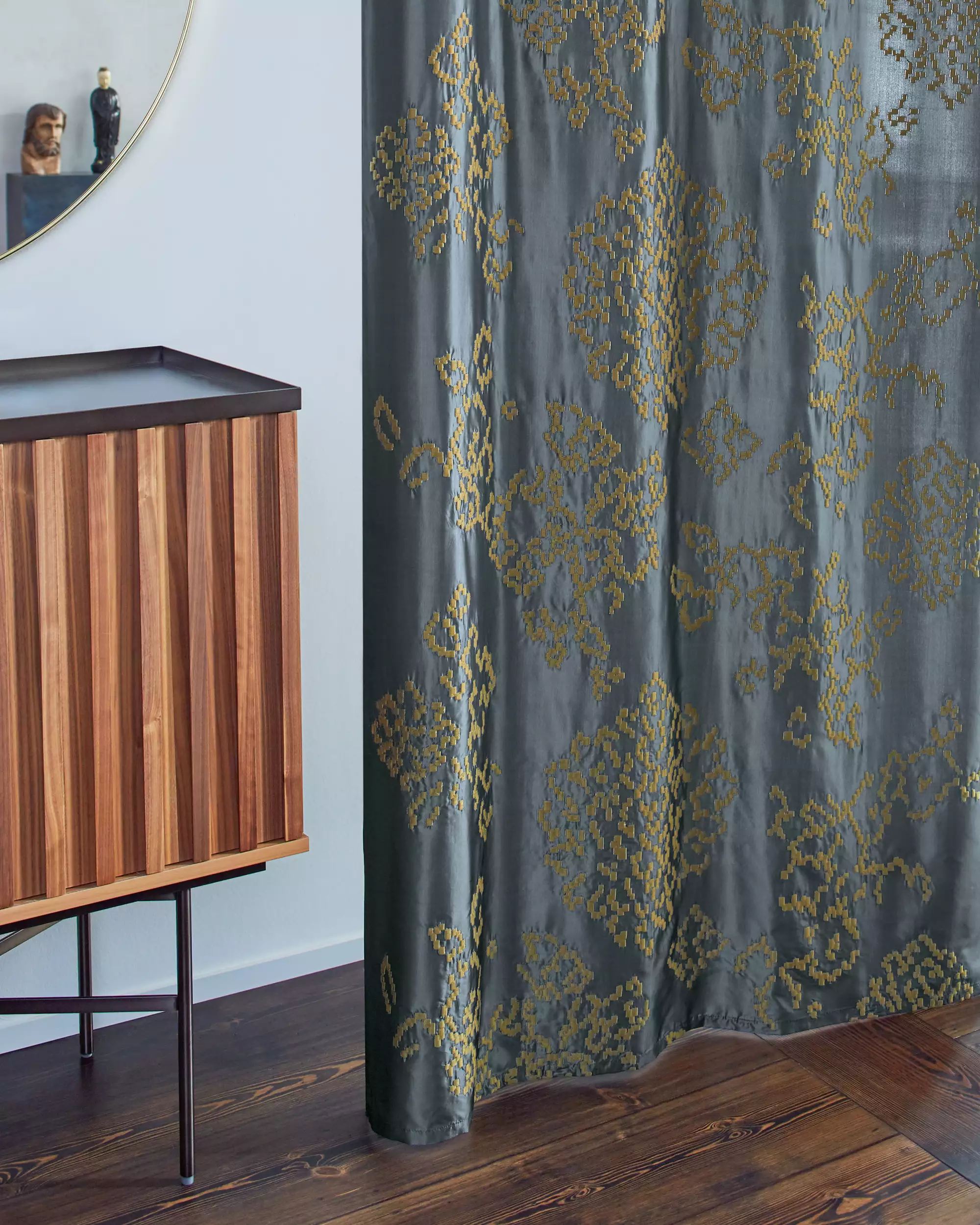 acousticpearls-dense-curtain-fabric-rashmi-palace-rideau-brod-soie image 1