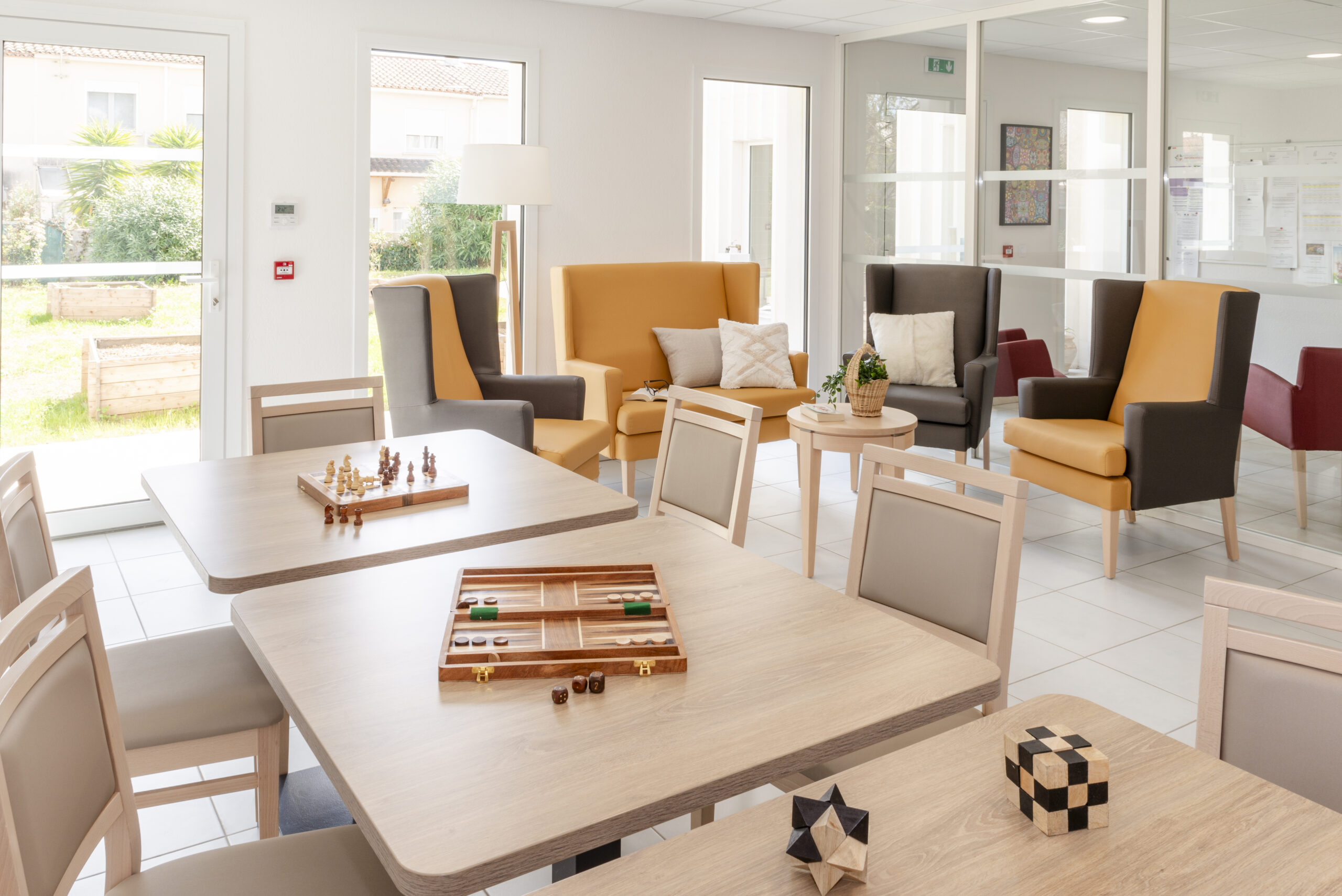 table-slim-46-m-table-restaurant-plateau-stratifi-fonte image 3