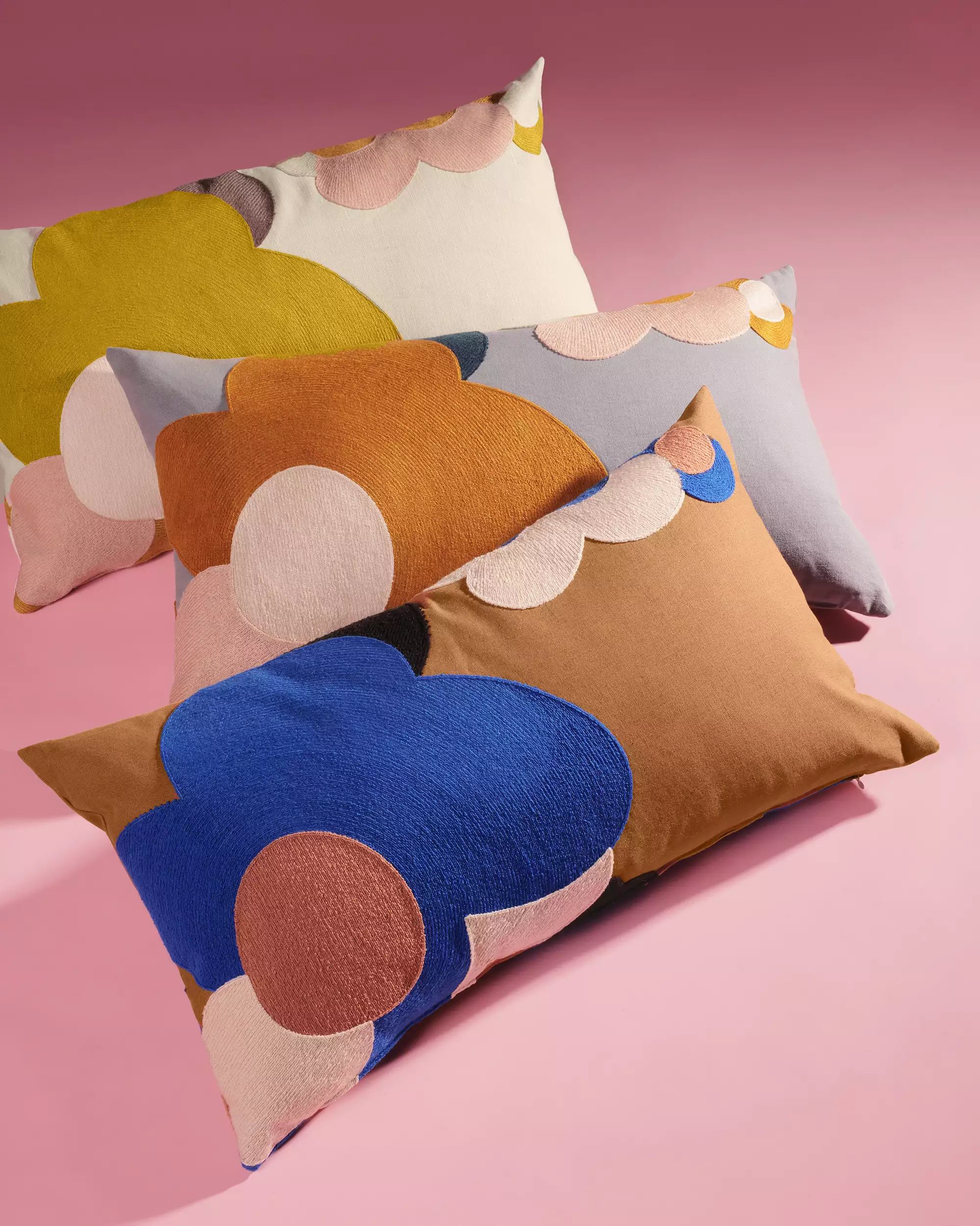 acousticpearls-accessoires-cushion-joy-coussin-floral-brod image 1